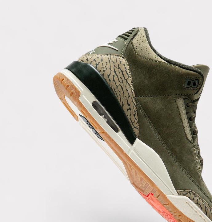 Immagine prodotto Nike Air Jordan 3 Retro (41)