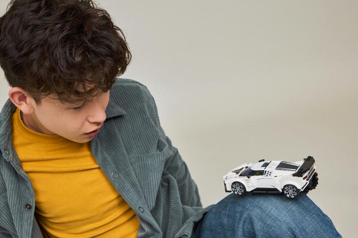 Actual product image LEGO Bugatti Centodieci Hypersportwagen (77240, LEGO Speed Champions)