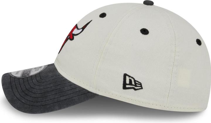 Actual product image New Era 9Twenty Casual Classics Cap - Chicago Bulls Beige