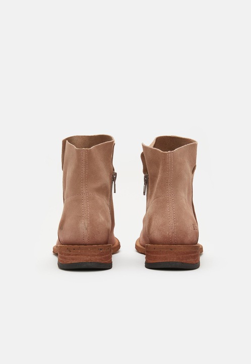 Produktbild Felmini Diese Steifelette von ist aus Leder gefertigt. Sie bietetn eine perfekte Mischung aus Stil u (39)