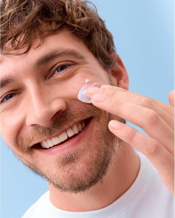 Produktbild NIVEA MEN Sensitive (75 ml, Tagescreme, SPF 15)