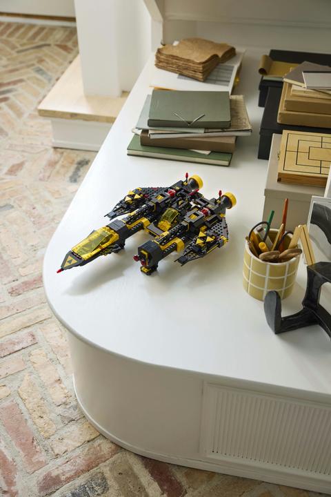 Actual product image LEGO Blacktron Renegade (10355, LEGO Icons, LEGO Rare sets)