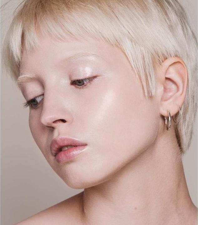 Actual product image Madara MÃDARA - Skin Equal Soft Glow Foundation SPF 15 - Liquid make-up 30 ml - (10)