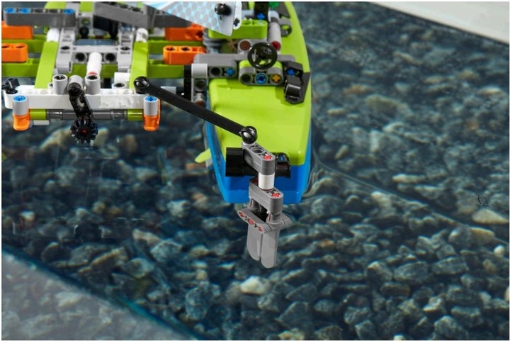 Image du produit LEGO Technique : Catamaran (42105, LEGO Technic, LEGO DC)