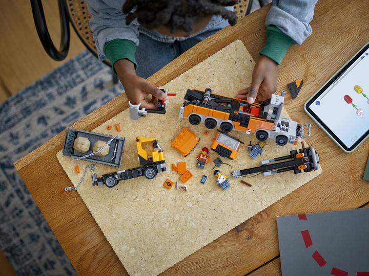 Produktbild LEGO Schwerlast-Abschleppwagen mit Kran (LEGO City)