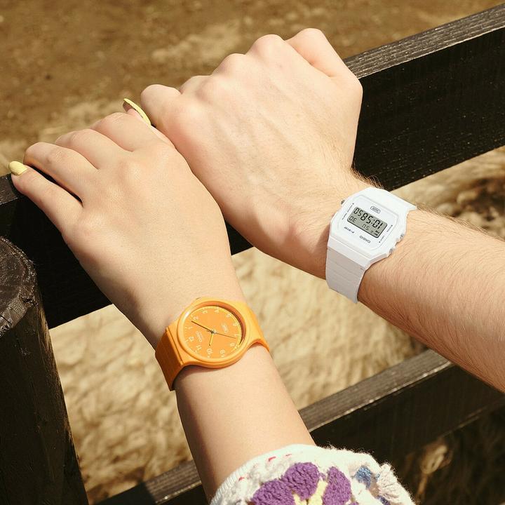 Actual product image Casio Vintage - F-91WB-7AEF (Digital watch, 35 mm)