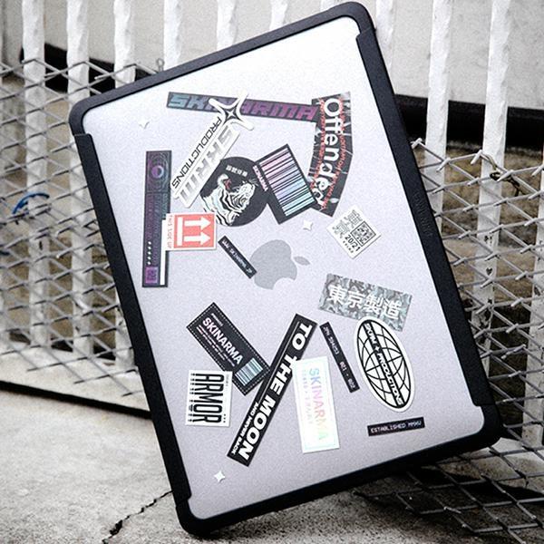 Actual product image Skinarma case Henko MacBook Pro 14" (2021-2023) frost clear (14", Apple)