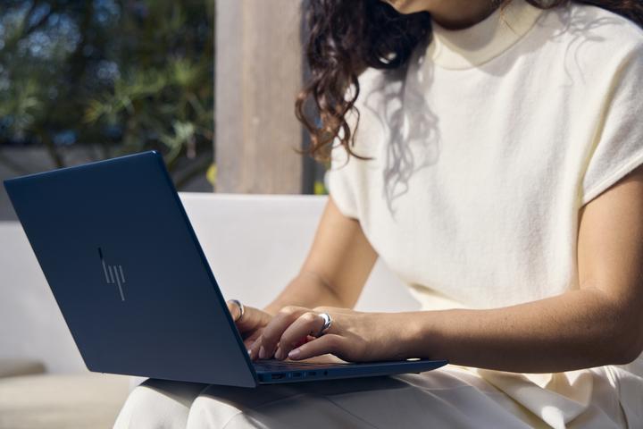 Produktbild HP EliteBook X G2a AMD Ryzen AI 5 435 35,56cm 14Zoll 2,8k 32GB 512GB/SSD W11P 1J Gar (DE) (14", 512 GB, 32 GB, DE)