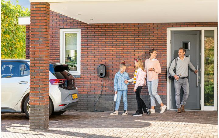 Produktbild Ratio Electric Ladestation Solar 11 - 22 kW, Typ 2, WLAN/LAN/BT, 7.5 m (Typ 2, 22 kW, 32 A, Fest verdrahtet)