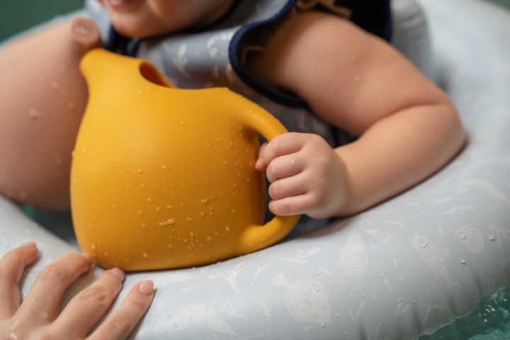Actual product image Filibabba Silicone watering can - Honey Gold
