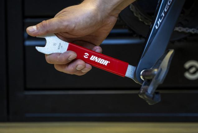 Immagine prodotto Unior 1620/2P Chiave a pedale 3 in 1, 6, 8, 15 mm, rosso