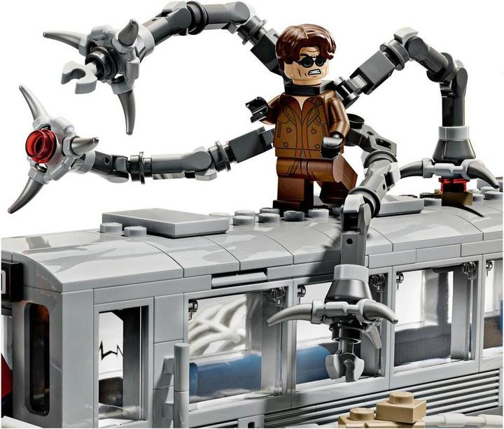 Actual product image LEGO Spider-Man vs. Doc Ock: Showdown in der U-Bahn (76321)