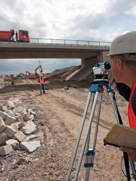 Produktbild Bosch Professional Optisches Nivelliergerät GOL 26 D, mit Baustativ BT160, Messstab GR 500