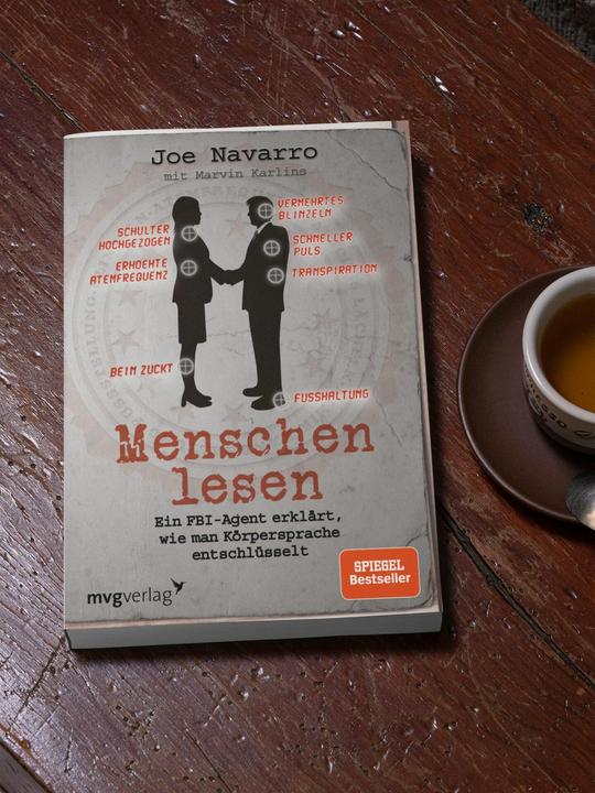 Immagine prodotto Menschen lesen (Tedesco, Joe Navarro., 2010)