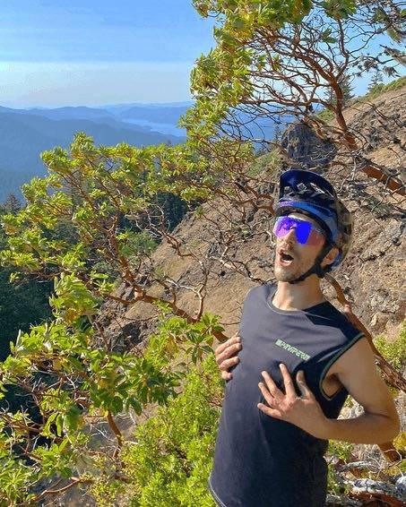 Actual product image Pit Viper The Afterparty 2000 (Black, Violet)