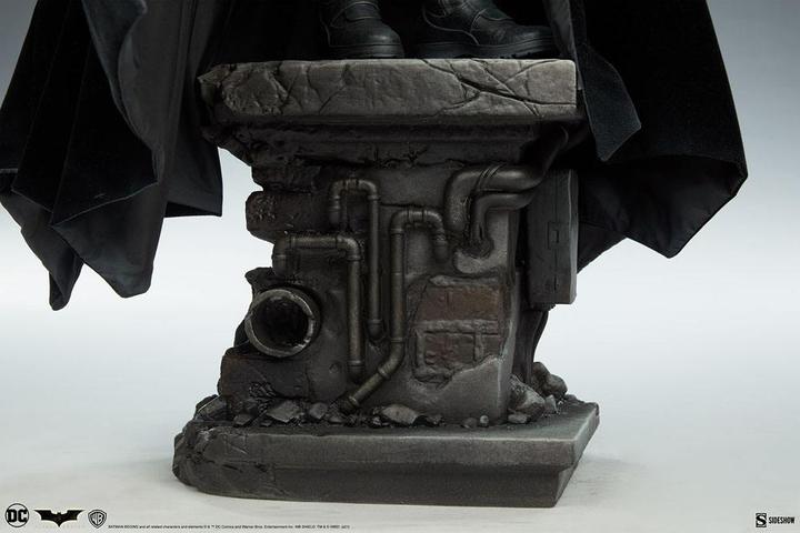 Actual product image Sideshow Batman Begins statuette Premium Format Batman 65 cm