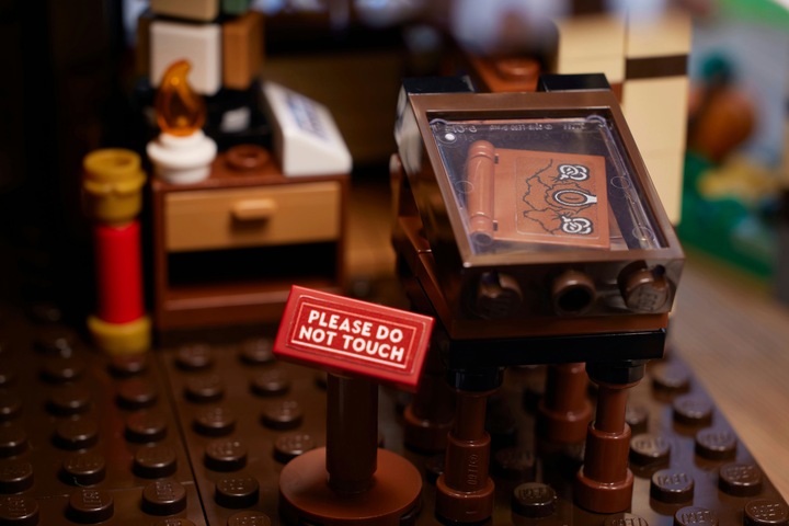 Productafbeelding LEGO Disney Hocus Pocus: De Sanderson Sisters' Cottage 21341 (21341, LEGO Ideeën, LEGO Zeldzame Sets)