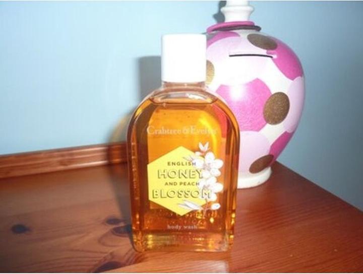 Actual product image Aromatherapy Associates Crabtree & Evelyn English Honey and Peach Blossom Body Wash 250ml (250 ml)