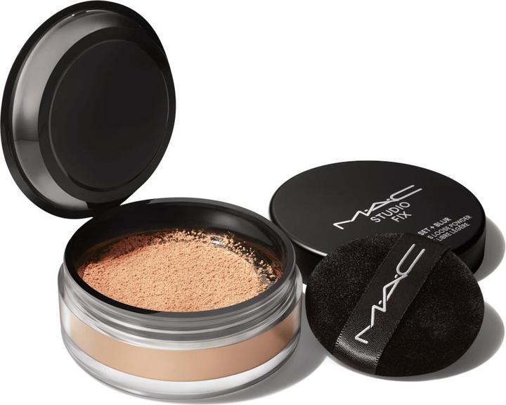 MAC Cosmetics Studio F / Blurring Weightl Powder Med.D. (Medium-Dark)