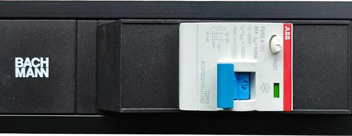 Produktbild Bachmann PRIMO 2 6xCEE7/3 1xFI (6x, CEE 7/3, 2 m)