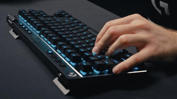 Produktbild Logitech G PRO X TKL Lightspeed (Deutschland, Kabelgebunden, Kabellos)