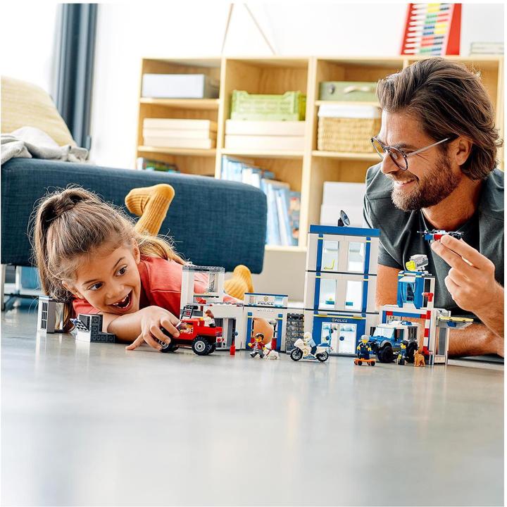 Produktbild LEGO Polizeistation (60246, LEGO City)
