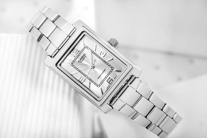 Produktbild Casio Damenuhr LTP-1234DD-7ADF + BOX