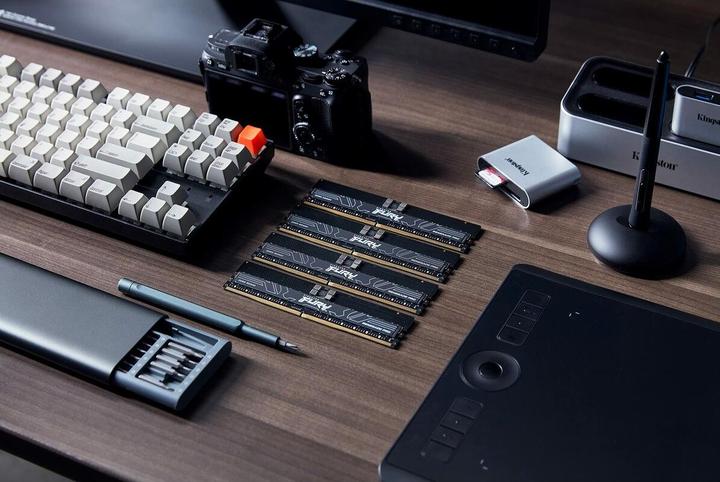 Actual product image Kingston D5 16GB 4800-36 Renegade PRO ECC KFY KF548R36RB-16 (1 x 16GB, 4800 MHz, DDR5 RAM, R-DIMM)