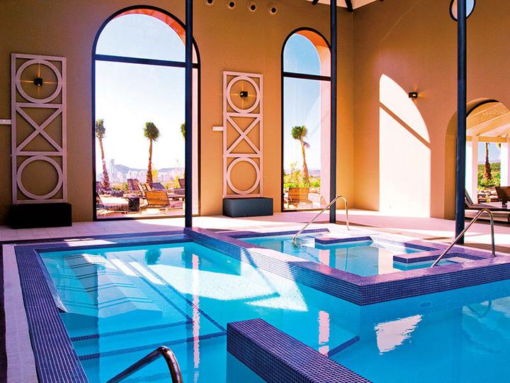 Produktbild Smartbox Für alle Superfrauen: Aufenthalte und Abenteuer in Europa (5 Personen)