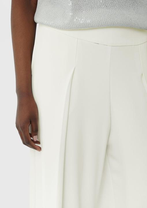 Produktbild Comma Hose Fliessende Marlenehose mit tiefen Falten (40)