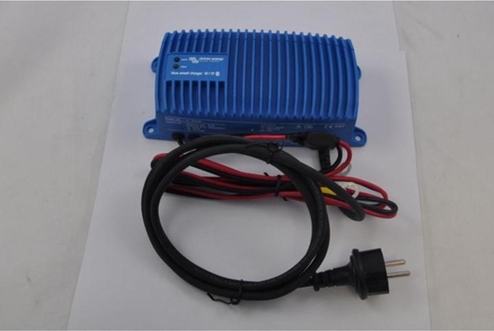 Actual product image Victron Energy Blue Smart (12V, 17 A)