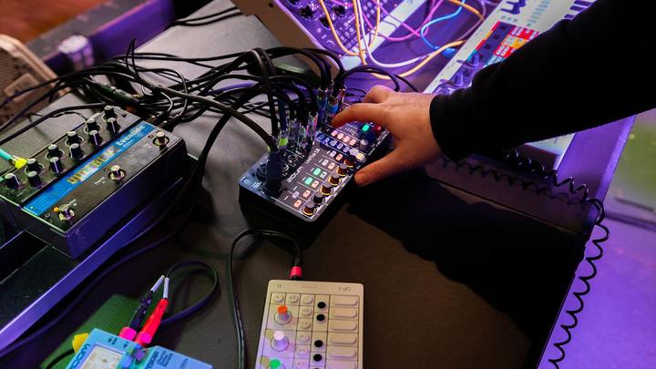 Produktbild Zoom LiveTrak L-6 (Studio- und Livemixer)