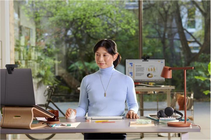 Actual product image Logitech Lift for Business (Wireless)