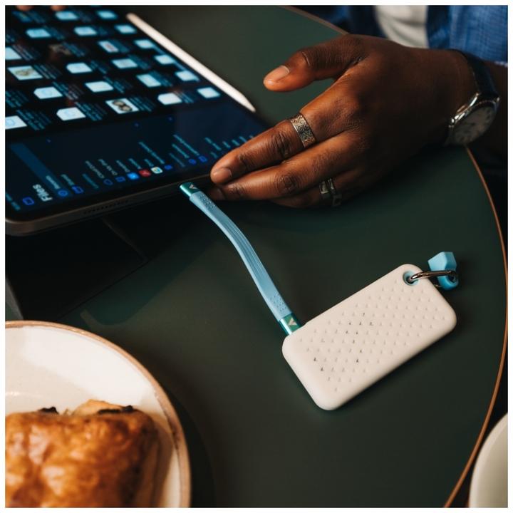 Actual product image Verbatim Pocket SSD 1TB Wht/Blue 2x Slvs (1 TB)