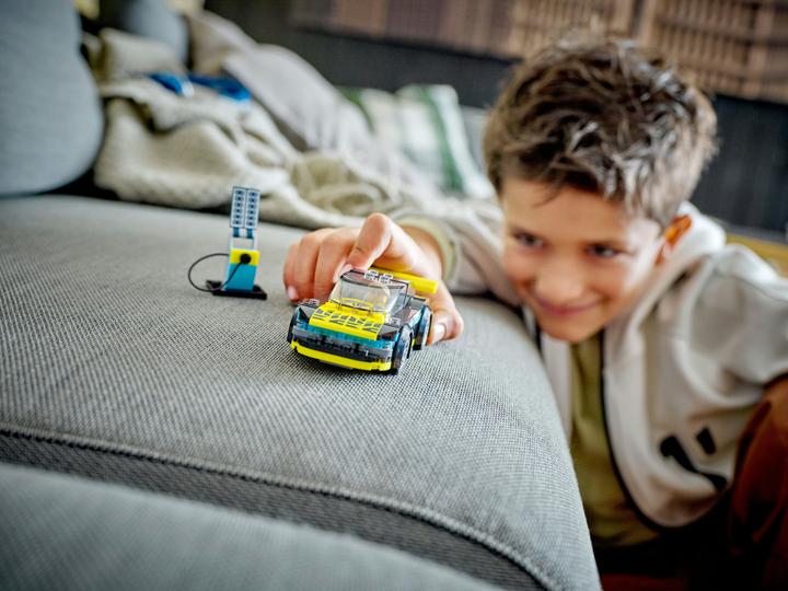 Produktbild LEGO Elektro-Sportwagen (60383, LEGO City)