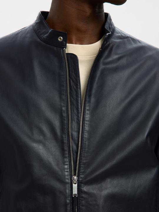 Actual product image Selected Classic leather jacket (L)