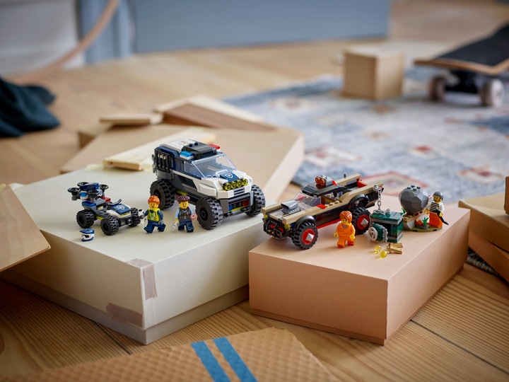 Produktbild LEGO Verfolgungsjagd im Polizeigeländewagen (60449, LEGO City)