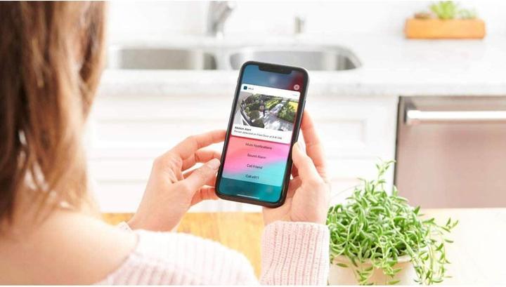 Actual product image Arlo Essential Spotlight, single camera white (1920 x 1080 Pixels)