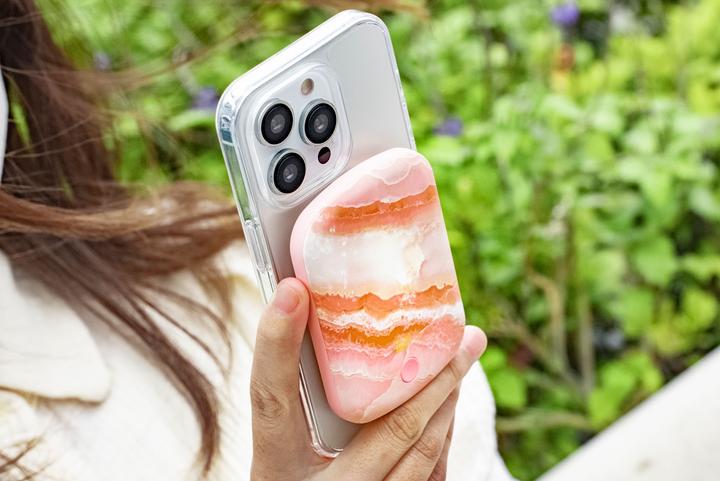 Actual product image Laut MagSafe - Power Banks - Pink (5000 mAh)