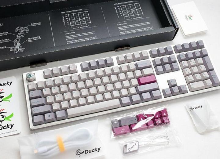 Actual product image Ducky One 3 Mist Grey, toetsenbord (US, Cable)