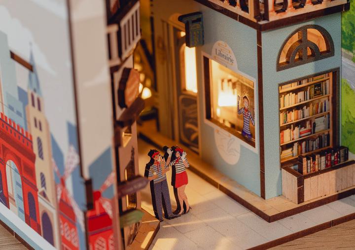 Actual product image Revell Paris: Tiny Adventures Book Nook