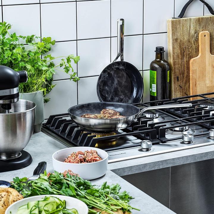 Produktbild KitchenAid Antihaft-Pfannenset, 8-teilig, ofenfest, für alle Herdarten, spülmaschinenfest (Bratpfanne, Kochtopf, Edelstahl)