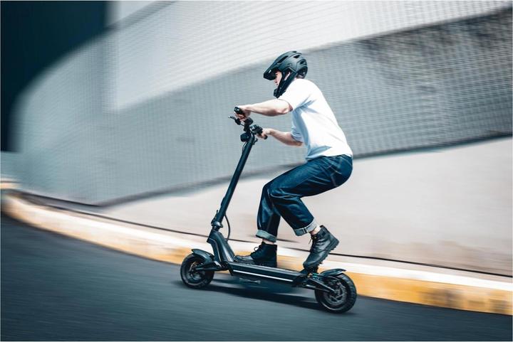 Actual product image Acer E-Scooter Predator Thunder Schwarz / 20 km/h (20 km/h, 65 km, 500 W)
