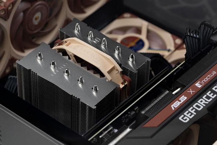 Actual product image Noctua NH-D12L (145 mm)