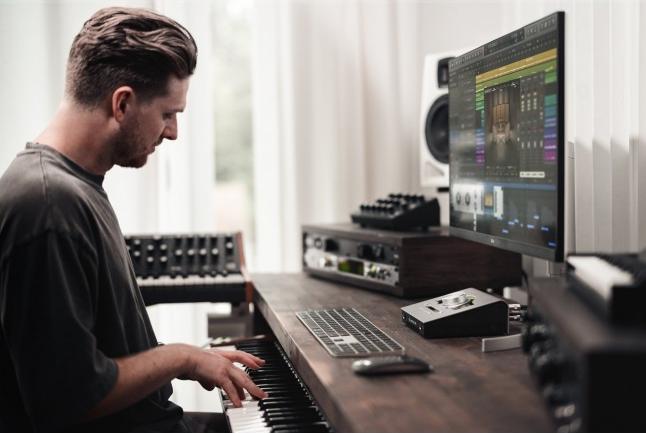 Actual product image Apollo Twin X Quad Gen2 Studio+ (Thunderbolt)