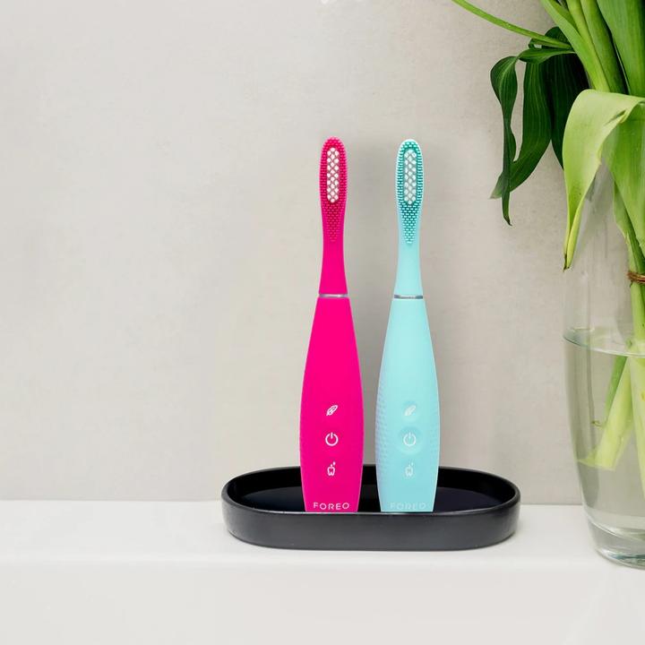 Actual product image Foreo issa™ 4 (Electric Toothbrush, Fuchsia, 1 unit)