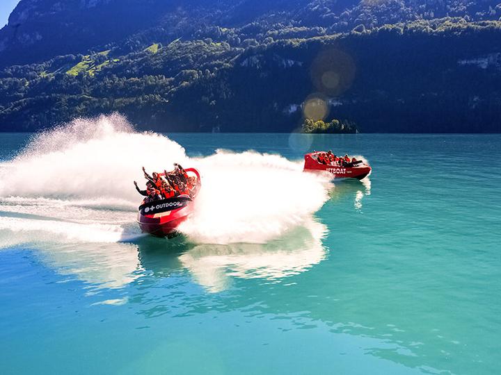 Immagine prodotto Smartbox Emozioni all'aperto a Interlaken: tour panoramico in jet boat per 2 adulti (2 pers.)