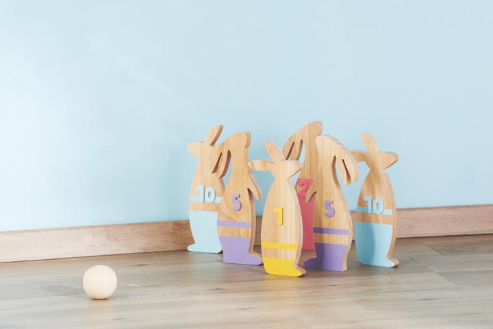 Produktbild VBS Zahlensortiment, 60-tlg. in Holzbox, sortiert von 0-9, ca. B 1-3,5 cm, H 3 cm