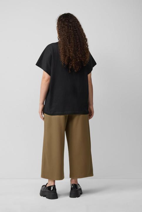 Actual product image S.Oliver T-Shirt lässiges Shirt mit angeschnittener Schulter und kleiner Stickerei (50)