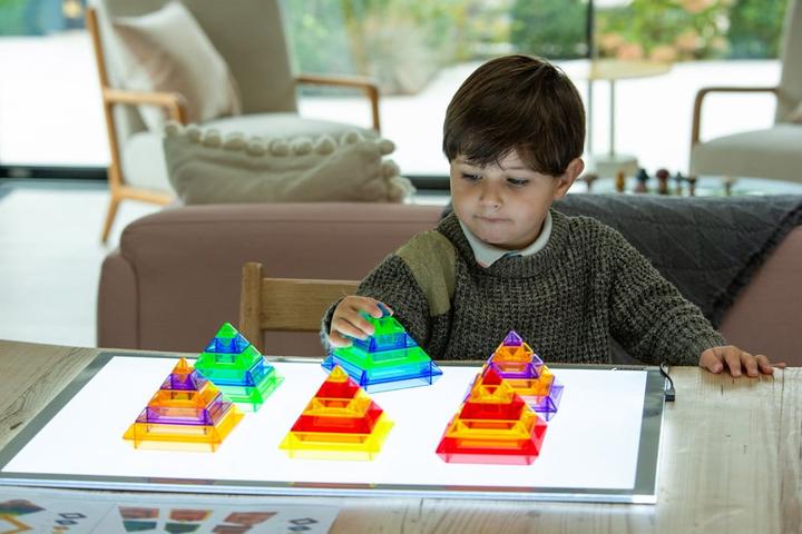 Image du produit TickiT Kit de construction de pyramide de couleur transparente – 30 pièces